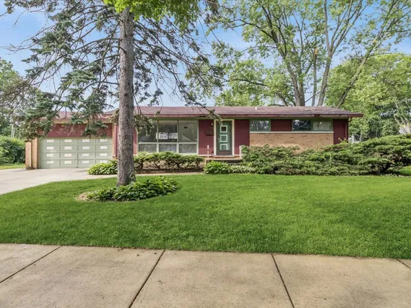 719 W Dresser Dr, Mount Prospect, IL 60056