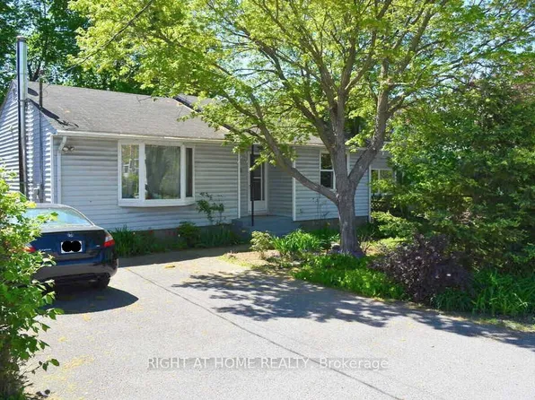 200 Woodroffe Ave, Ottawa, ON K2A 3V4
