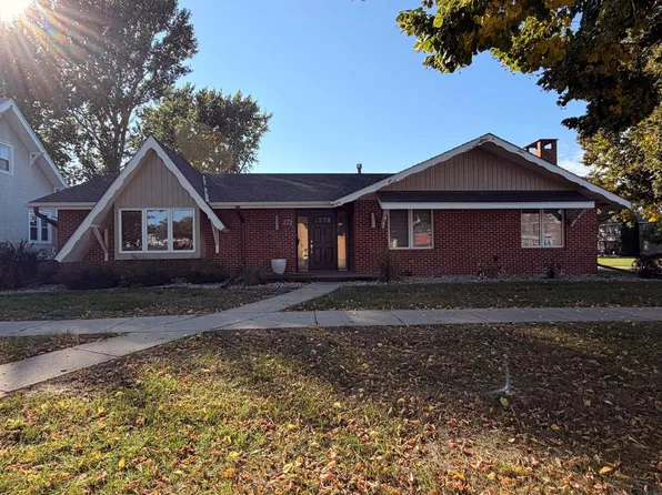 222 Arizona Ave NW, Orange City, IA 51041