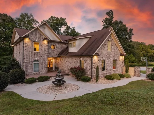 910 Berrier Rd, Lexington, NC 27295