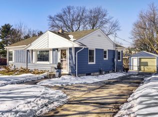 2943 Arona St, Roseville, MN 55113