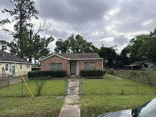 1st image of 2940 Renaud St