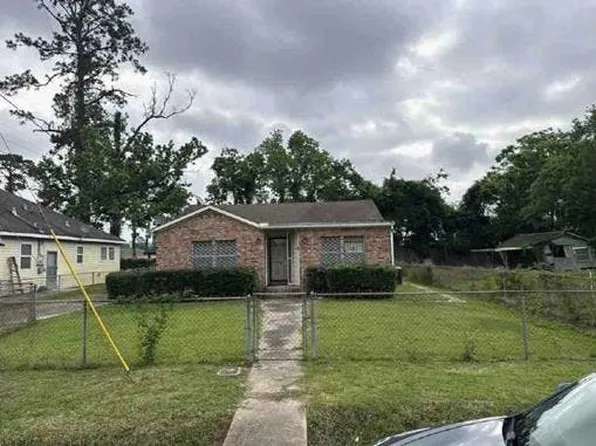 2940 Renaud St, Beaumont, TX 77703