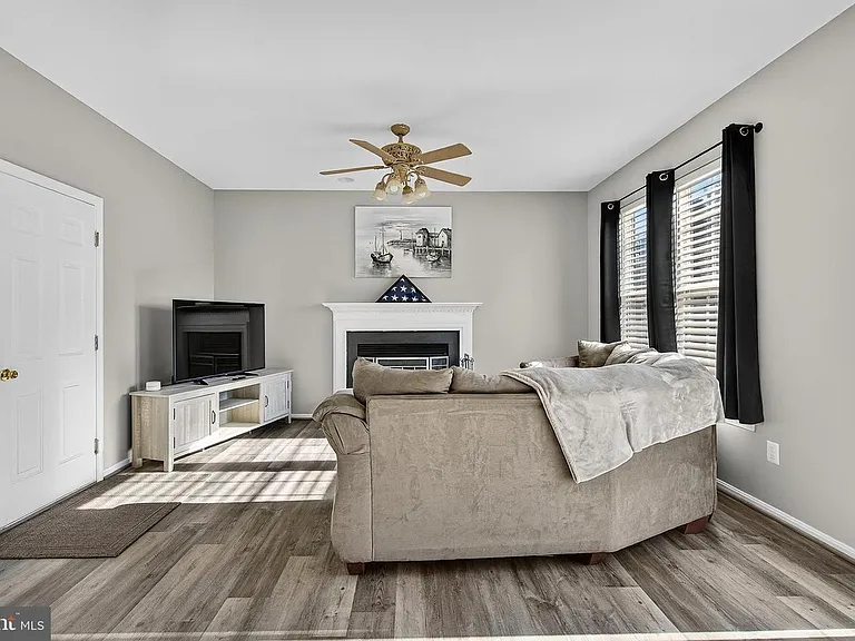 27 Planetree Dr #1 — Photo 9