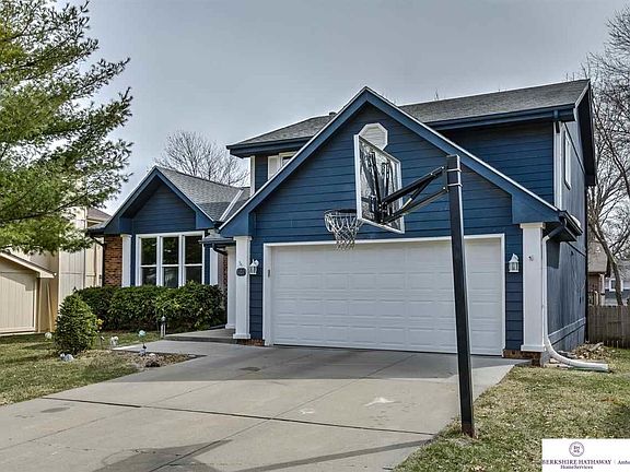 3rd image of 807 Redwood Ln