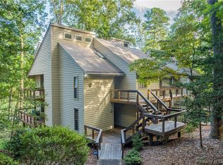 54 Villa Ridge Dr, Hartfield, VA 23071