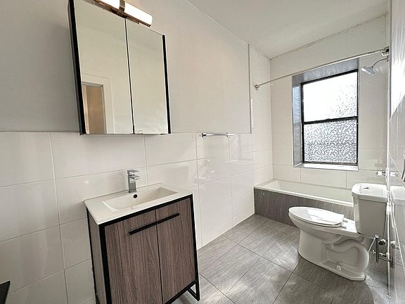 4th image of 565 Bergen Ave #51D