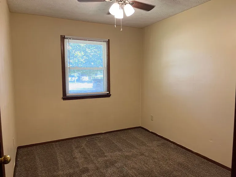 2935 S Roanoke Ave — Photo 12