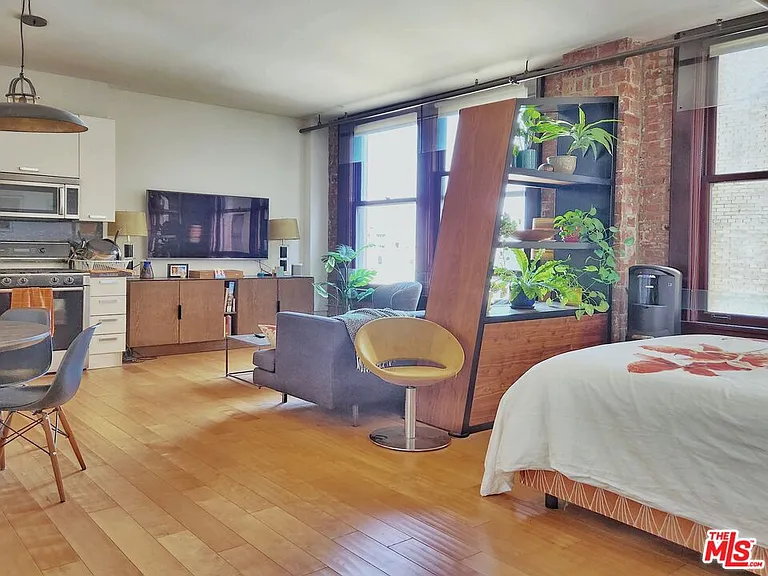 460 S Spring St #908 — Photo 1