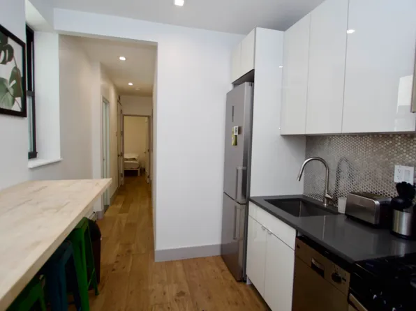 481 Chauncey Street image 8 of 17