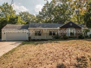 1174 Chestnut Rd, Seven Hills, OH 44131
