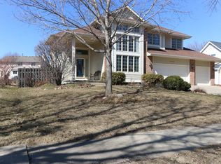 6130 Nottingham Dr, Johnston, IA 50131