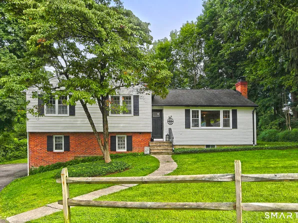 2 Chestnut Circle, Naugatuck, CT 06770