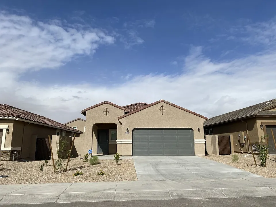 35420 W San Alvarez Ave