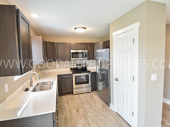 3rd image of 2913 SW Townpark Dr