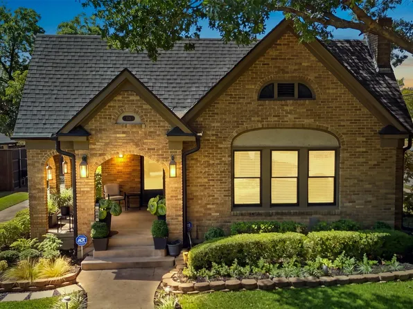 838 Salmon Dr, Dallas, TX 75208