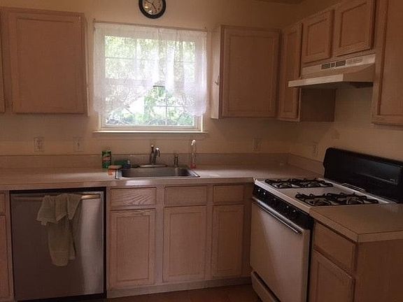 5th image of 432 S Zenia Ave