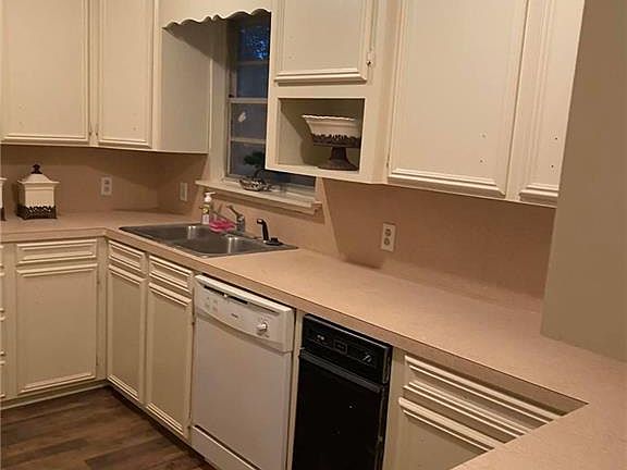 3rd image of 3717 Parkway Dr