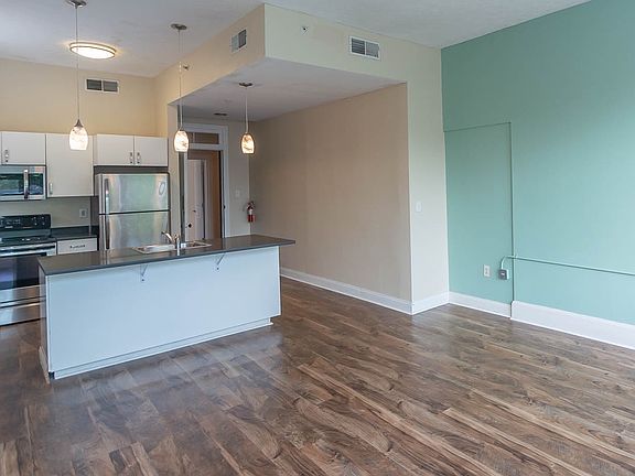 5th image of 106 E Kirkwood Ave #202