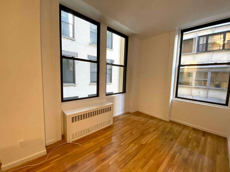 1st image of 11 Maiden Ln #4EE