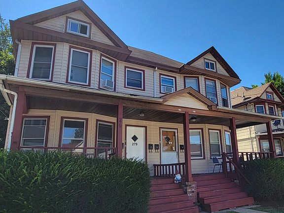 Front view of property