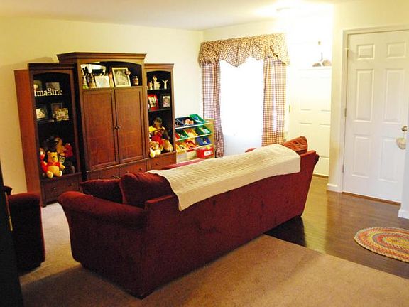 3rd image of 144 Nicole St
