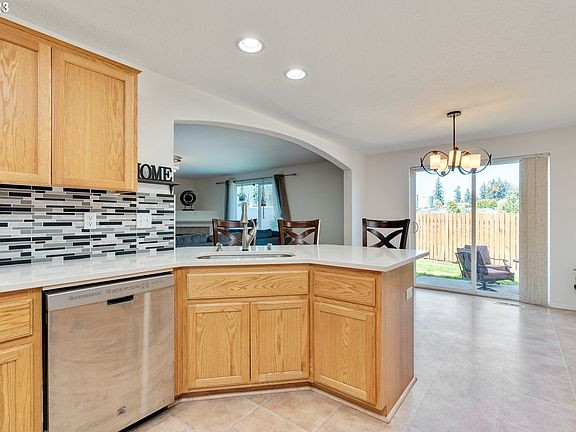 3rd image of 4006 NE 95th Cir