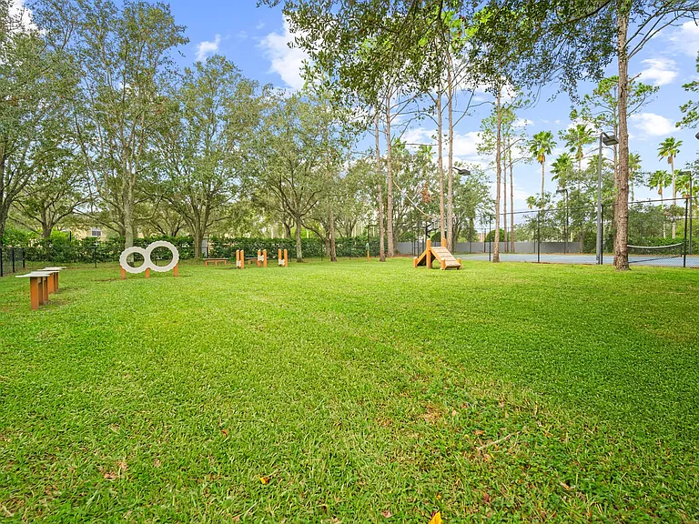 The Grand Reserve at Tampa Palms Apartments — Photo 33