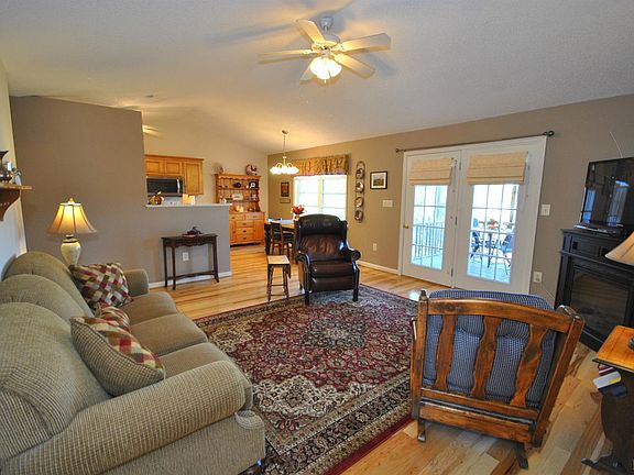 3rd image of 209 Russell Springs Dr