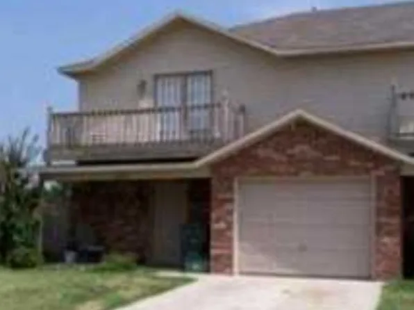 870 W Peachtree Dr, Fayetteville, AR 72703