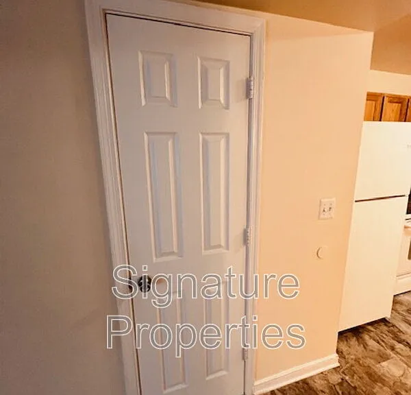 555 Fairfax Ave #C — Photo 18