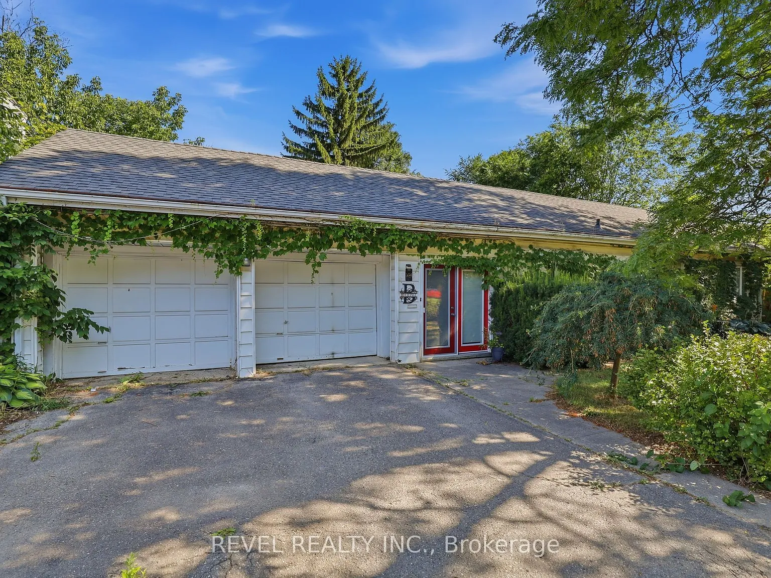 3 bed, $2,300 — Photo 2