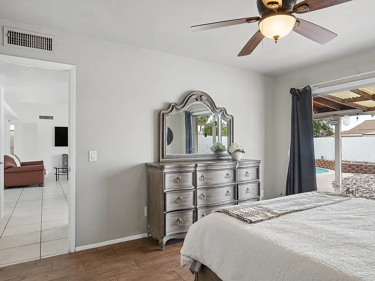 2319 E Loma Vista Dr — Photo 18