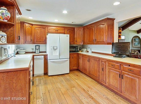 3rd image of 946 Shetland Dr
