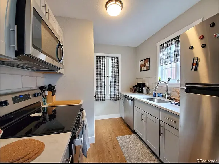 164 S Ogden St — Photo 3