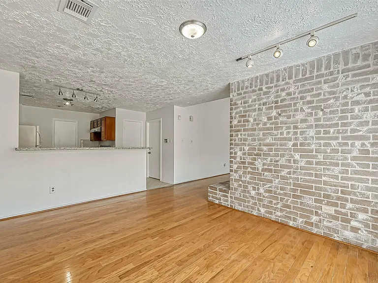 16319 La Luna Dr — Photo 15