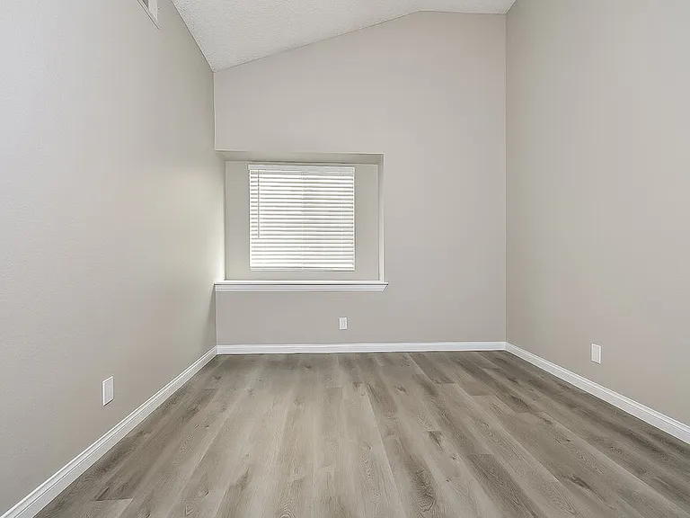 3316 Sturbridge Cir — Photo 14