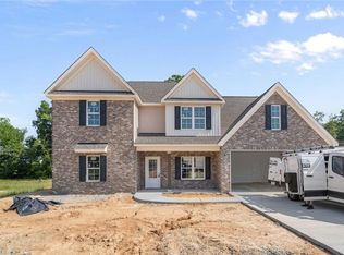 154 Enclave Dr, Clemmons, NC 27012