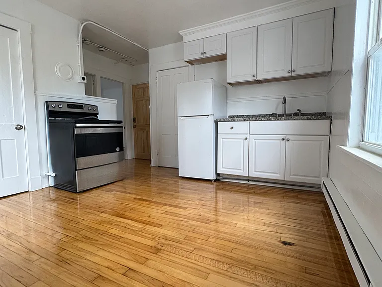 21 Prince Ave #F — Photo 4