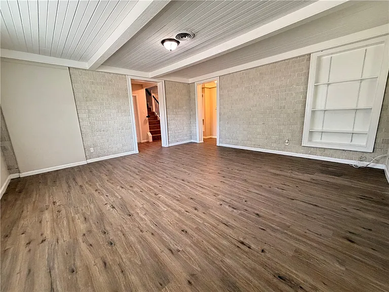 11150 Up River Rd — Photo 4