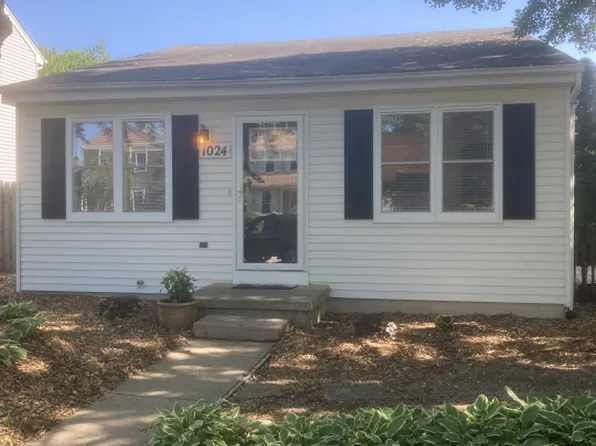 1024 Geneva Dr, Geneva, IL 60134