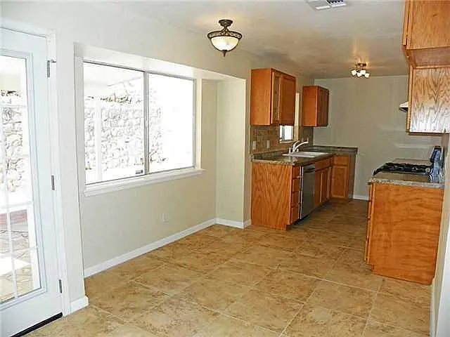 333 Lomont Dr — Photo 6