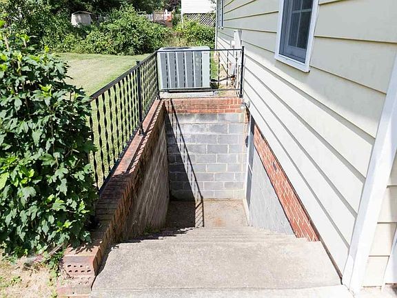 4th image of 72 Idlewood Blvd