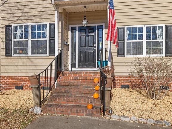 3rd image of 725 Beach Rd