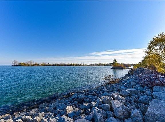 4th image of 2119 Lake Shore Blvd W #318