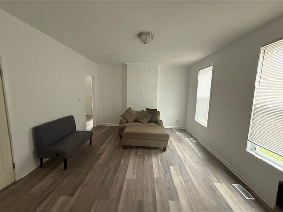 4th image of 219 Boone Ave