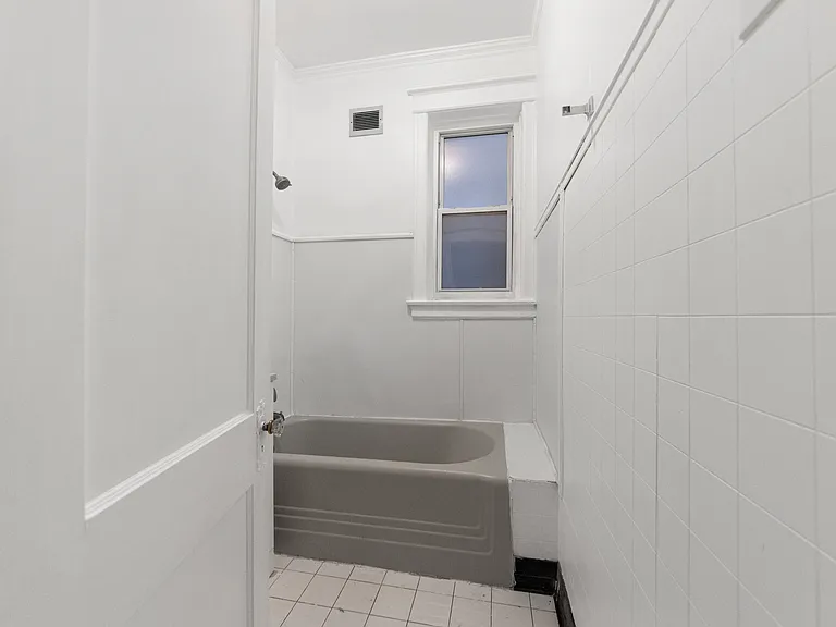 1353 W Catalpa Ave #1 — Photo 3