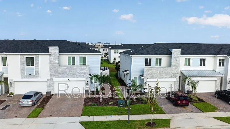 3 bed, 2.5 bath, 1988 sqft, $2,350 — Photo 4