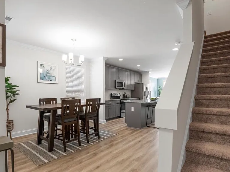 1001 Wainwright Ave — Photo 2
