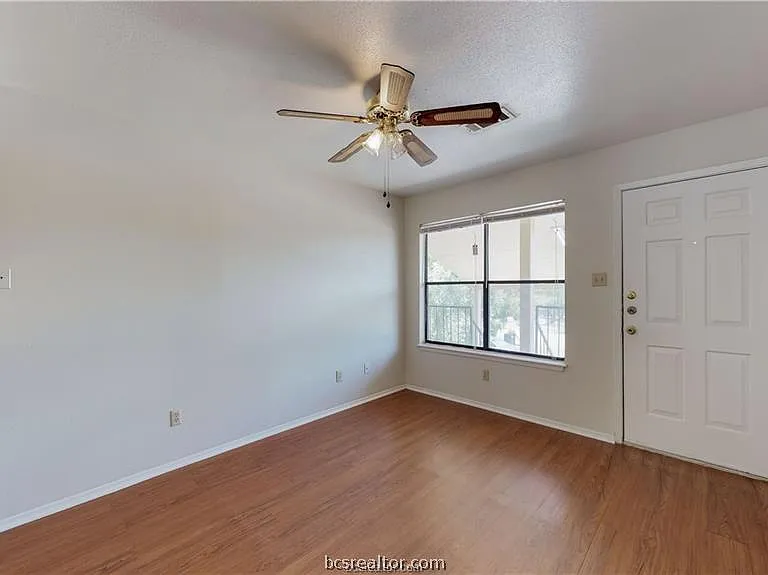 307 Manuel Dr #C — Photo 3